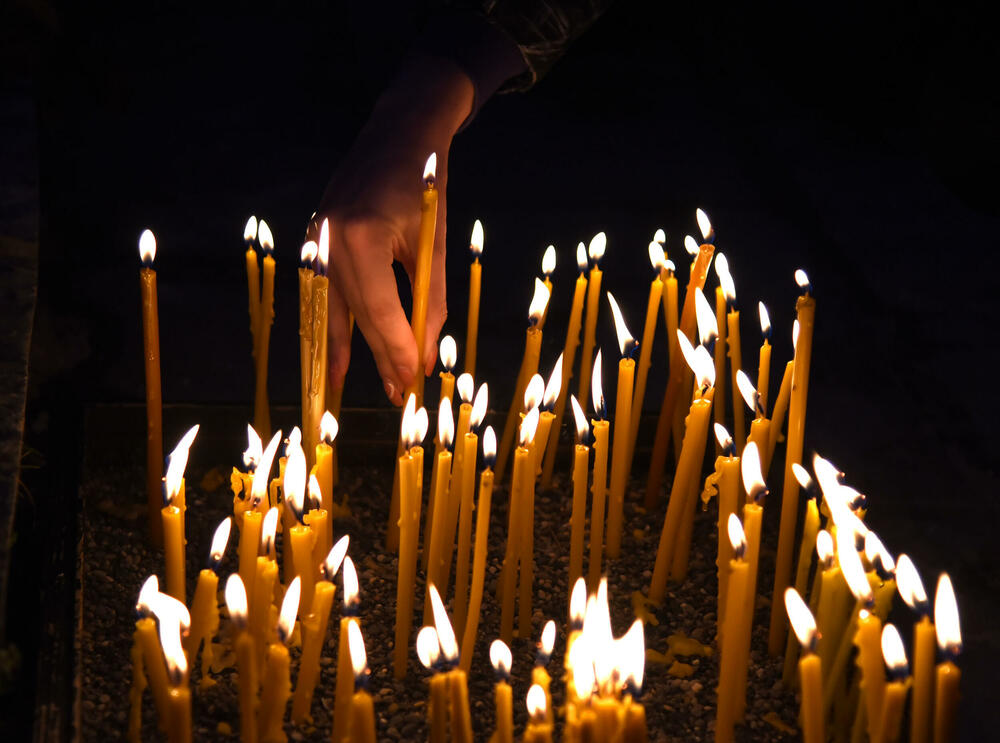 <p>Cetinjanin Aco Martinović ubio je 1. januara 12 osoba, među kojima dvoje djece, i ranio četiri, od kojih je jedna preminula 9. januara u Kliničkom centru Crne Gore</p>