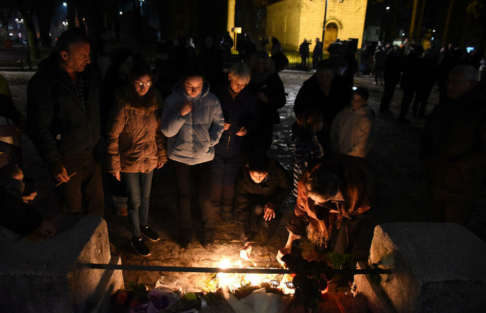 <p>Cetinjanin Aco Martinović ubio je 1. januara 12 osoba, među kojima dvoje djece, i ranio četiri, od kojih je jedna preminula 9. januara u Kliničkom centru Crne Gore</p>