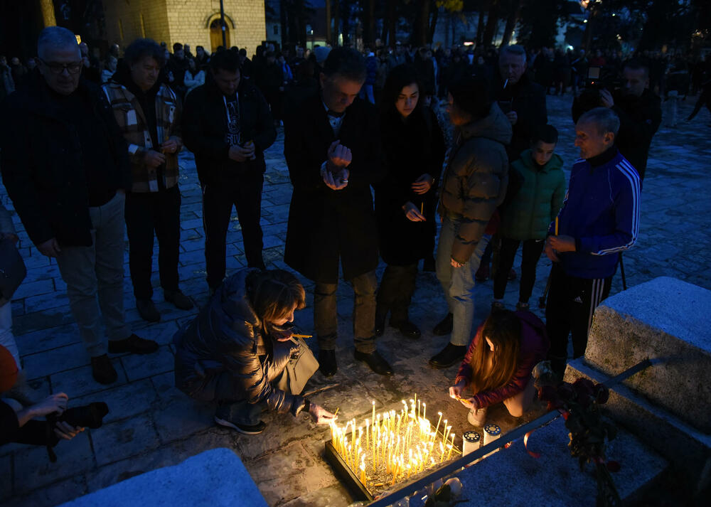 <p>Cetinjanin Aco Martinović ubio je 1. januara 12 osoba, među kojima dvoje djece, i ranio četiri, od kojih je jedna preminula 9. januara u Kliničkom centru Crne Gore</p>