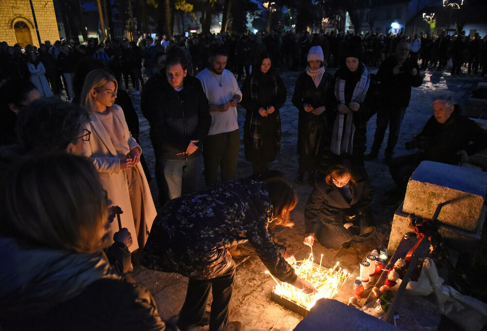 <p>Cetinjanin Aco Martinović ubio je 1. januara 12 osoba, među kojima dvoje djece, i ranio četiri, od kojih je jedna preminula 9. januara u Kliničkom centru Crne Gore</p>