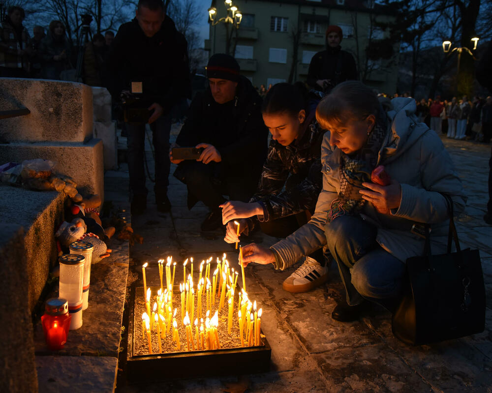 <p>Cetinjanin Aco Martinović ubio je 1. januara 12 osoba, među kojima dvoje djece, i ranio četiri, od kojih je jedna preminula 9. januara u Kliničkom centru Crne Gore</p>