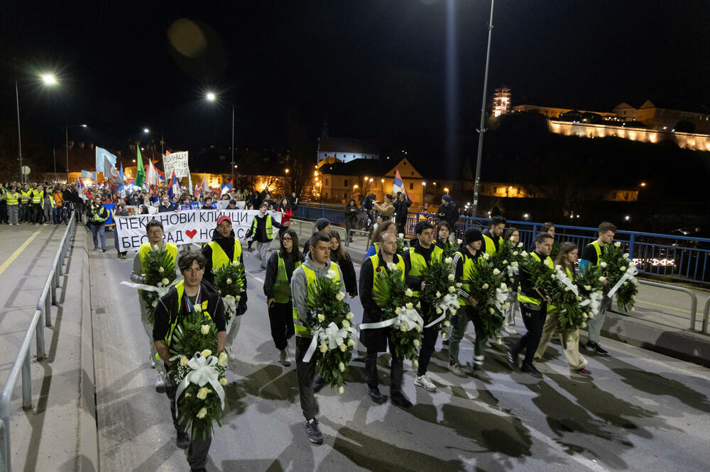 Sa sinoć održanog protesta studenata u Novom Sadu, Foto: Reuters