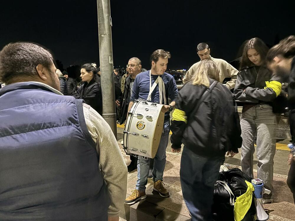 <p>Blokada mosta Blaža Jovanovića u Podgorici trajala od 17:26 do 18:30 časova. Studenti kazali da ništa nije urađeno kako se zločin na Cetinju ne bi ponovio</p>