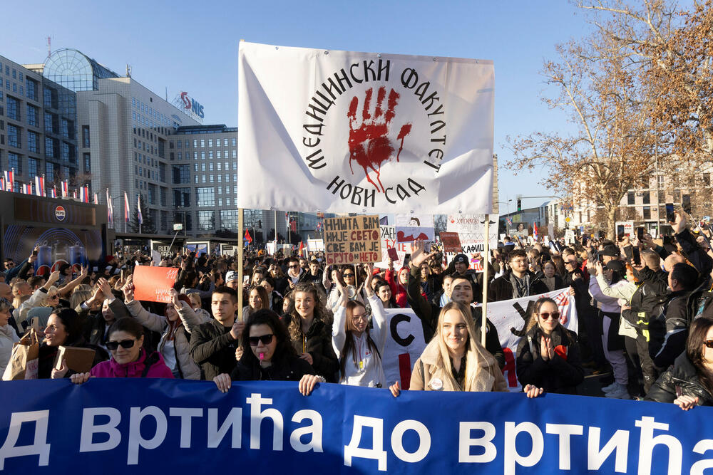 <p>Tri mjeseca od pada nadstrešnice na željezničkoj stanici</p>