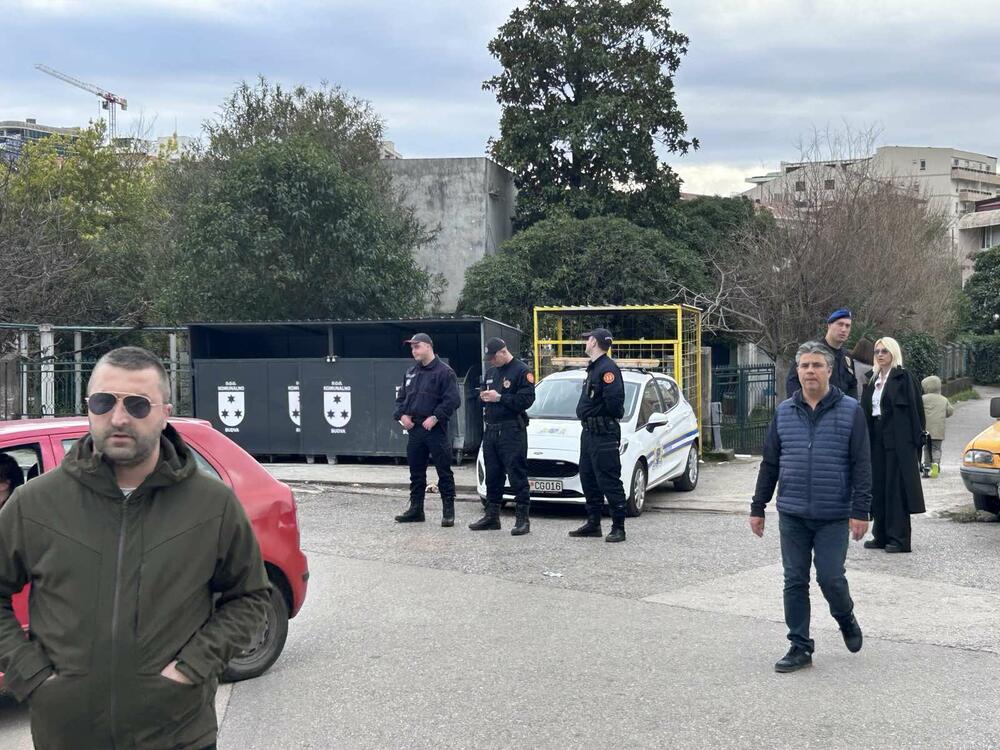 <p>Konstitutivna sjednica Skupštine opštine Budva ranije je zakazana za 15 časova</p>