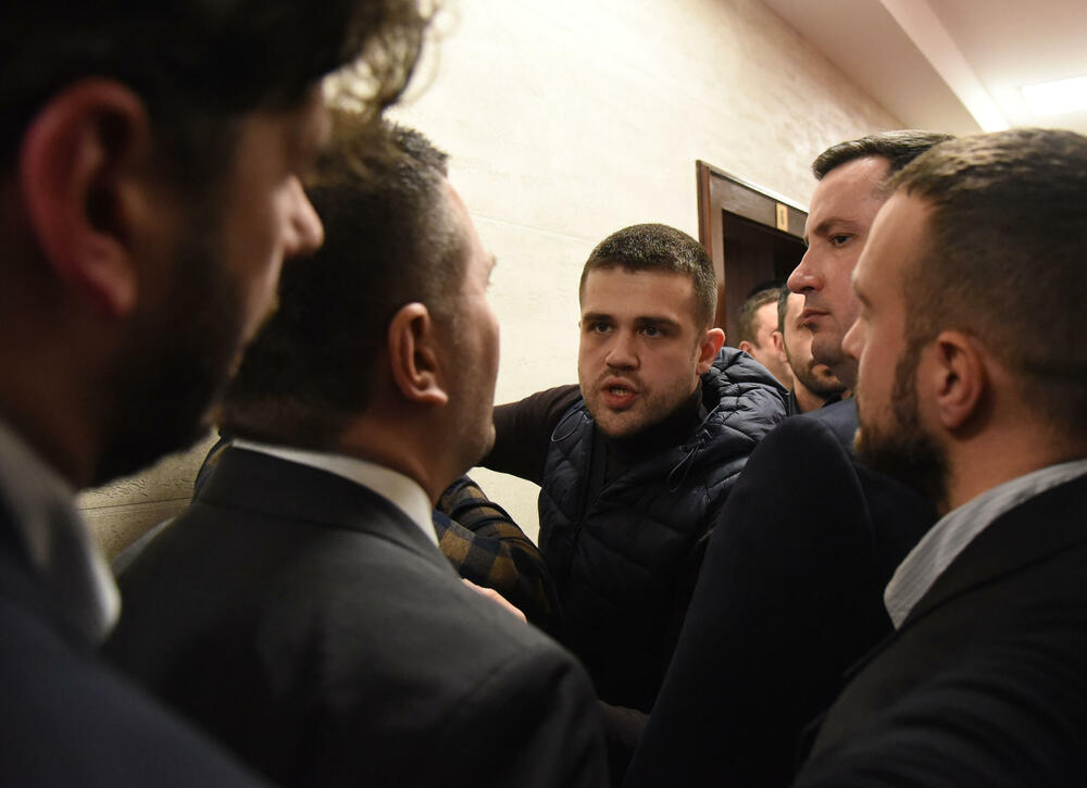 <p>Pogledajte kako je protekao dan u državnom parlamentu kroz foto priču</p>