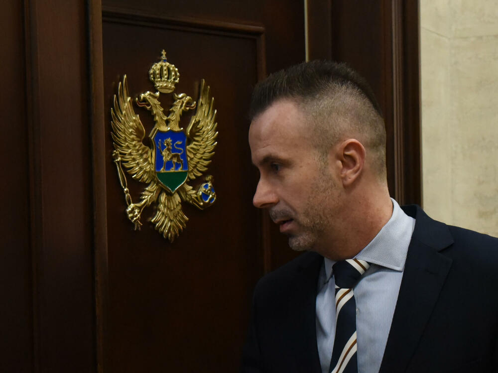 <p>Pogledajte kako je protekao dan u državnom parlamentu kroz foto priču</p>