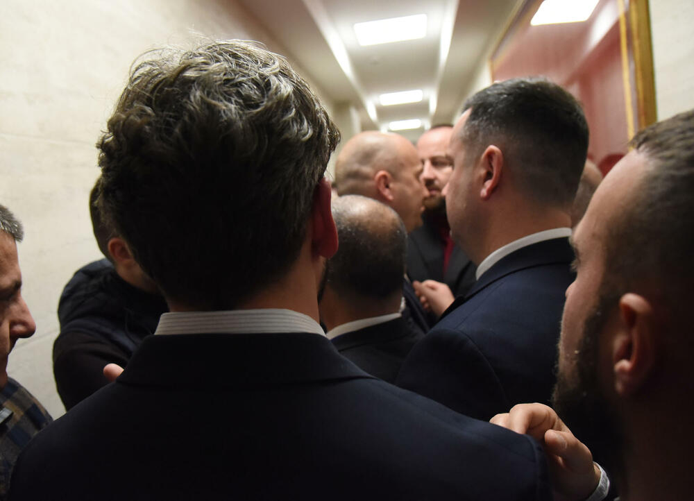 <p>Pogledajte kako je protekao dan u državnom parlamentu kroz foto priču</p>