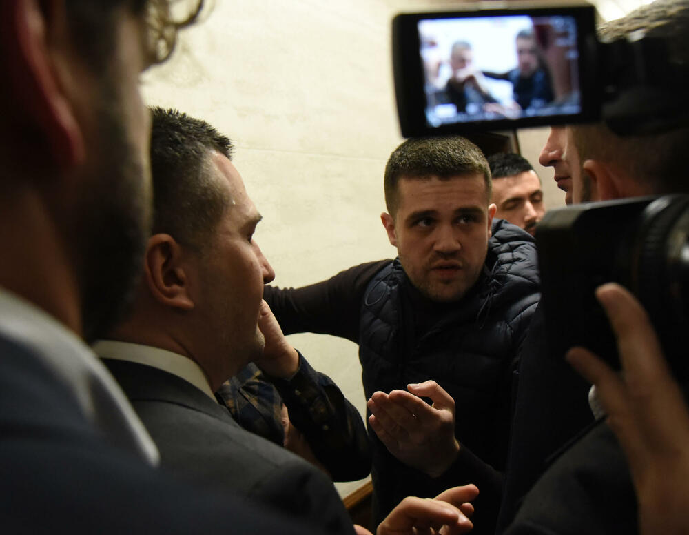 <p>Pogledajte kako je protekao dan u državnom parlamentu kroz foto priču</p>