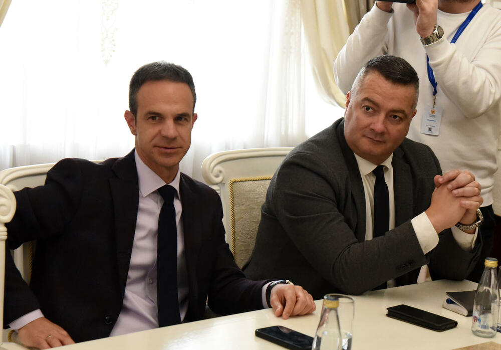 <p>Pogledajte kako je protekao dan u državnom parlamentu kroz foto priču</p>