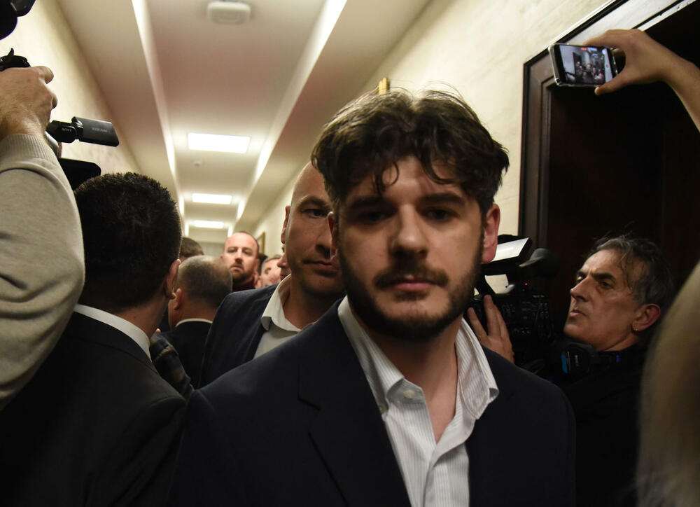 <p>Pogledajte kako je protekao dan u državnom parlamentu kroz foto priču</p>