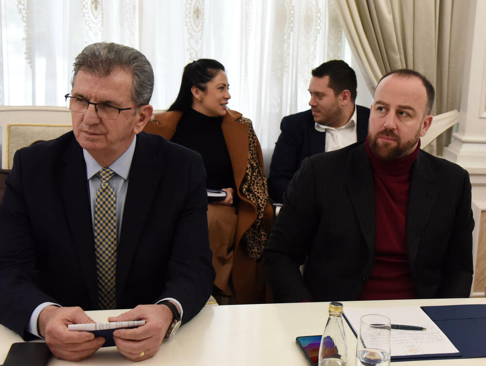 <p>Pogledajte kako je protekao dan u državnom parlamentu kroz foto priču</p>