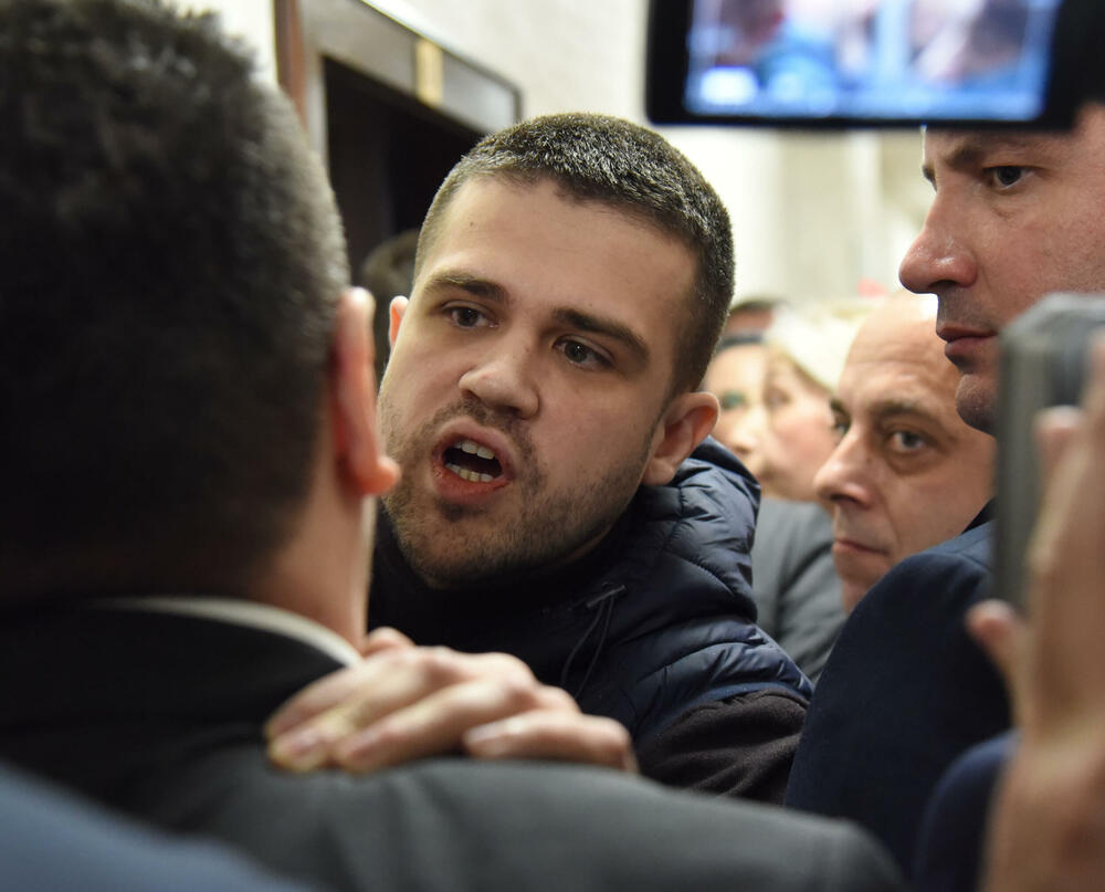 <p>Pogledajte kako je protekao dan u državnom parlamentu kroz foto priču</p>