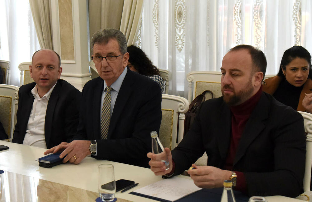 <p>Pogledajte kako je protekao dan u državnom parlamentu kroz foto priču</p>