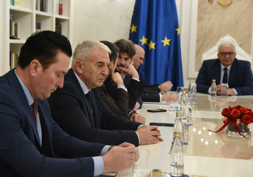 <p>Pogledajte kako je protekao dan u državnom parlamentu kroz foto priču</p>