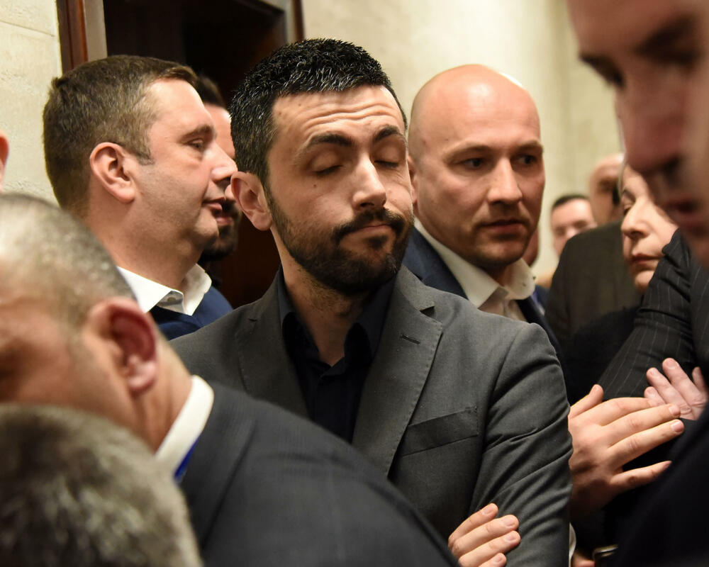 <p>Pogledajte kako je protekao dan u državnom parlamentu kroz foto priču</p>