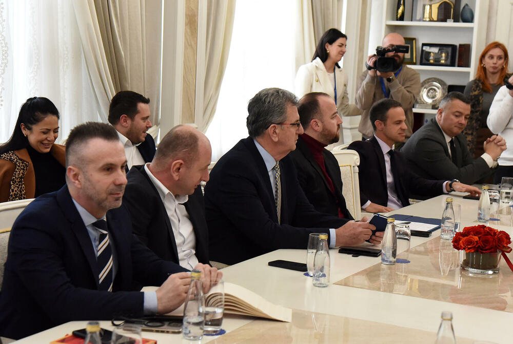 <p>Pogledajte kako je protekao dan u državnom parlamentu kroz foto priču</p>