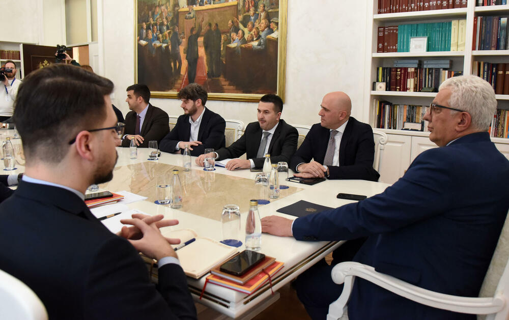 <p>Pogledajte kako je protekao dan u državnom parlamentu kroz foto priču</p>