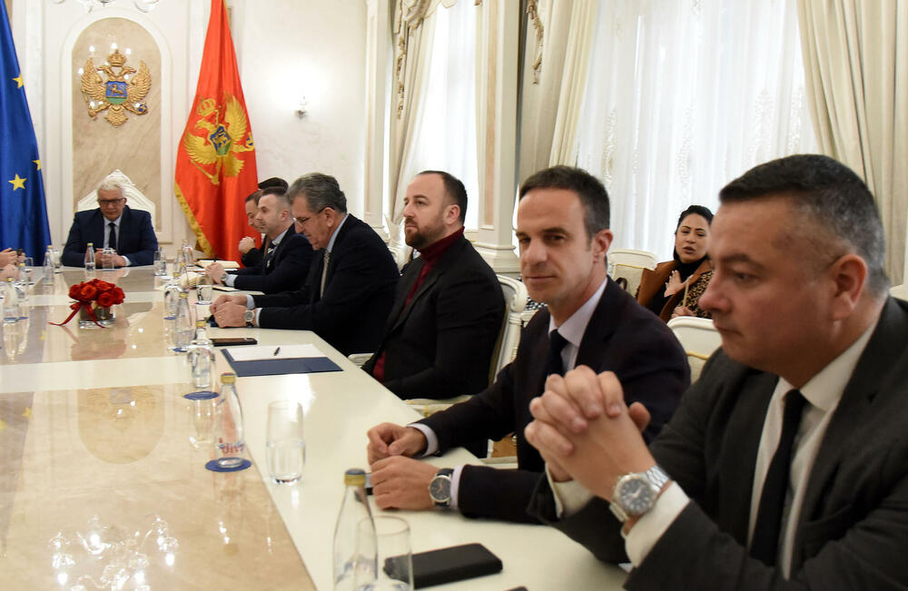 <p>Pogledajte kako je protekao dan u državnom parlamentu kroz foto priču</p>