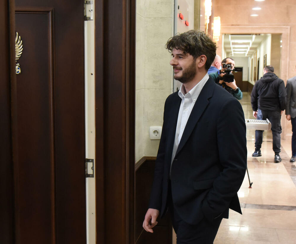 <p>Pogledajte kako je protekao dan u državnom parlamentu kroz foto priču</p>