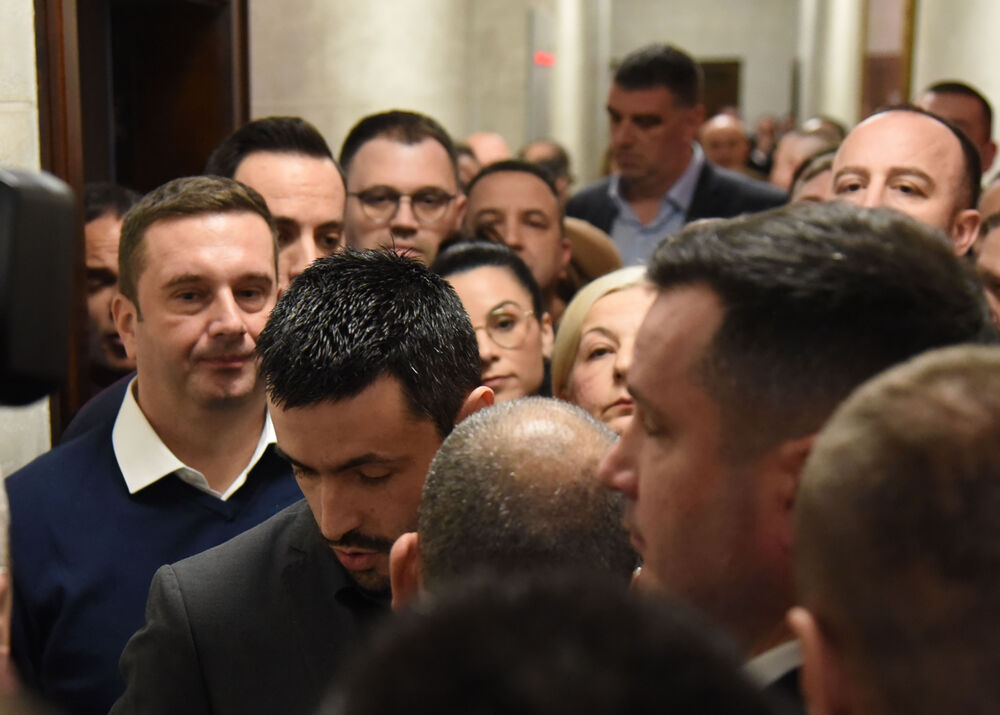 <p>Pogledajte kako je protekao dan u državnom parlamentu kroz foto priču</p>