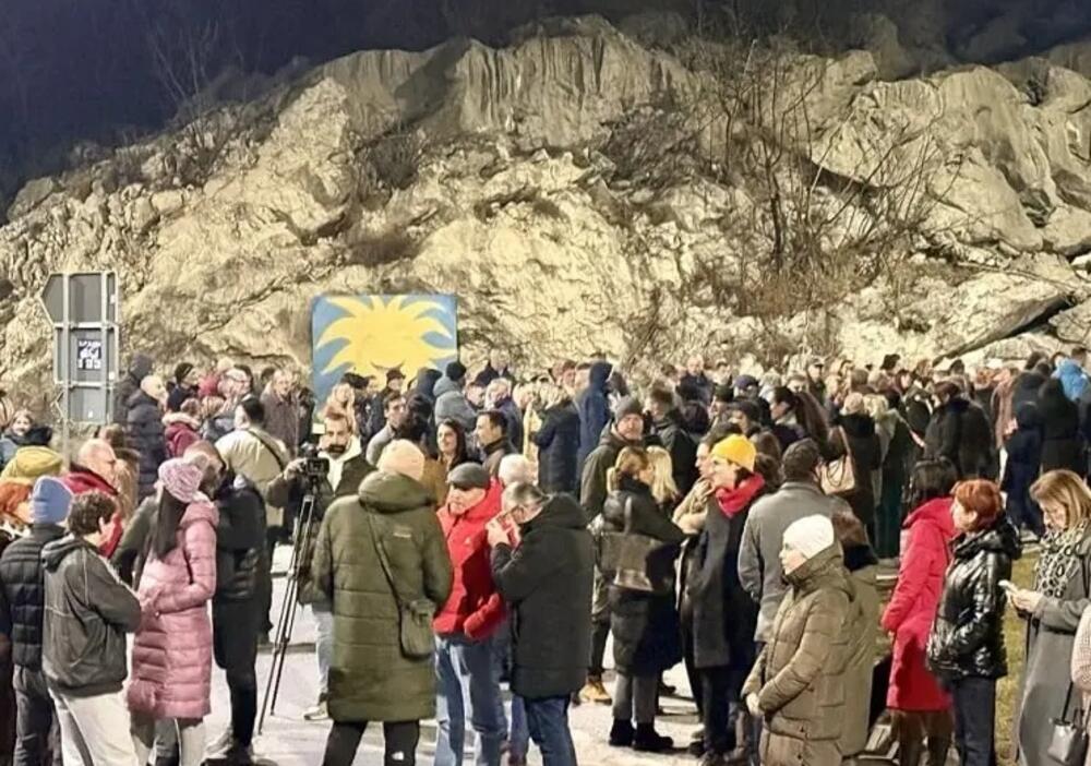 <p>Podrška studentima koji danima blokiraju saobraćajnice u Podgorici i zahtijevaju odgovornost za masovna ubistva počinjena u Prijestonici</p>