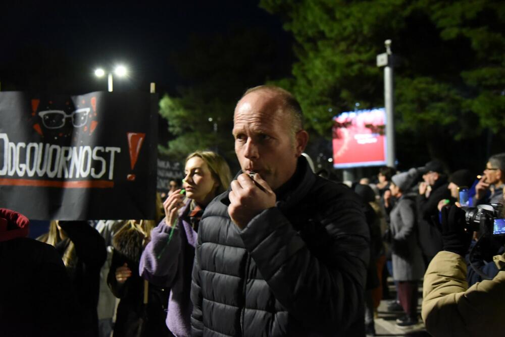 <p>Anastasija Martinović iz grupe "Kamo Śutra" kazala je novinarima, nakon blokade, da je ona prošla mirno i dostojanstveno</p>