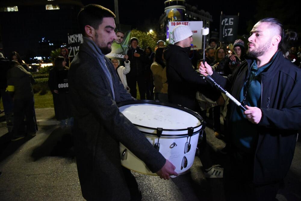 <p>Anastasija Martinović iz grupe "Kamo Śutra" kazala je novinarima, nakon blokade, da je ona prošla mirno i dostojanstveno</p>