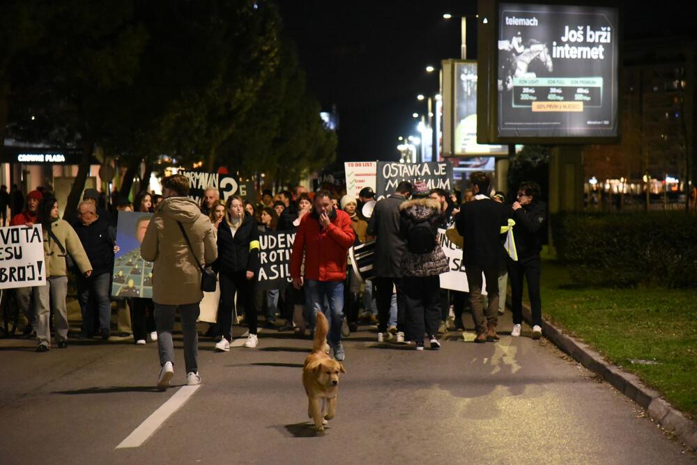 <p>Anastasija Martinović iz grupe "Kamo Śutra" kazala je novinarima, nakon blokade, da je ona prošla mirno i dostojanstveno</p>