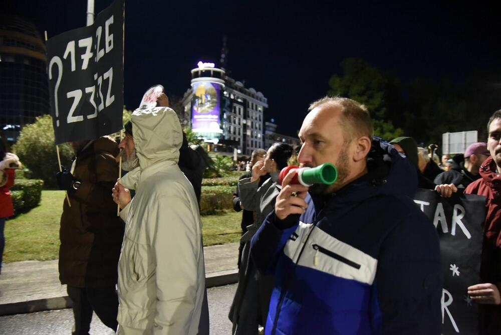 <p>Anastasija Martinović iz grupe "Kamo Śutra" kazala je novinarima, nakon blokade, da je ona prošla mirno i dostojanstveno</p>