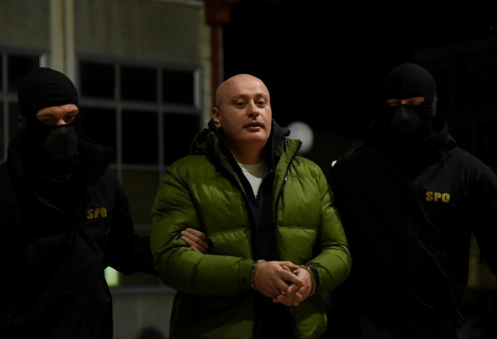 <p>Osumnjičenima se stavlja na teret krivično djelo - stvaranje kriminalne organizacije, primanje mita, zloupotreba službenog položaja i pranje novca</p>