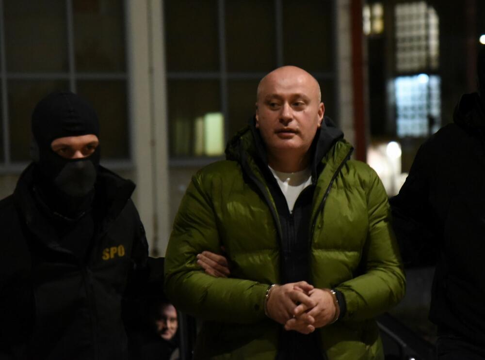 <p>Osumnjičenima se stavlja na teret krivično djelo - stvaranje kriminalne organizacije, primanje mita, zloupotreba službenog položaja i pranje novca</p>