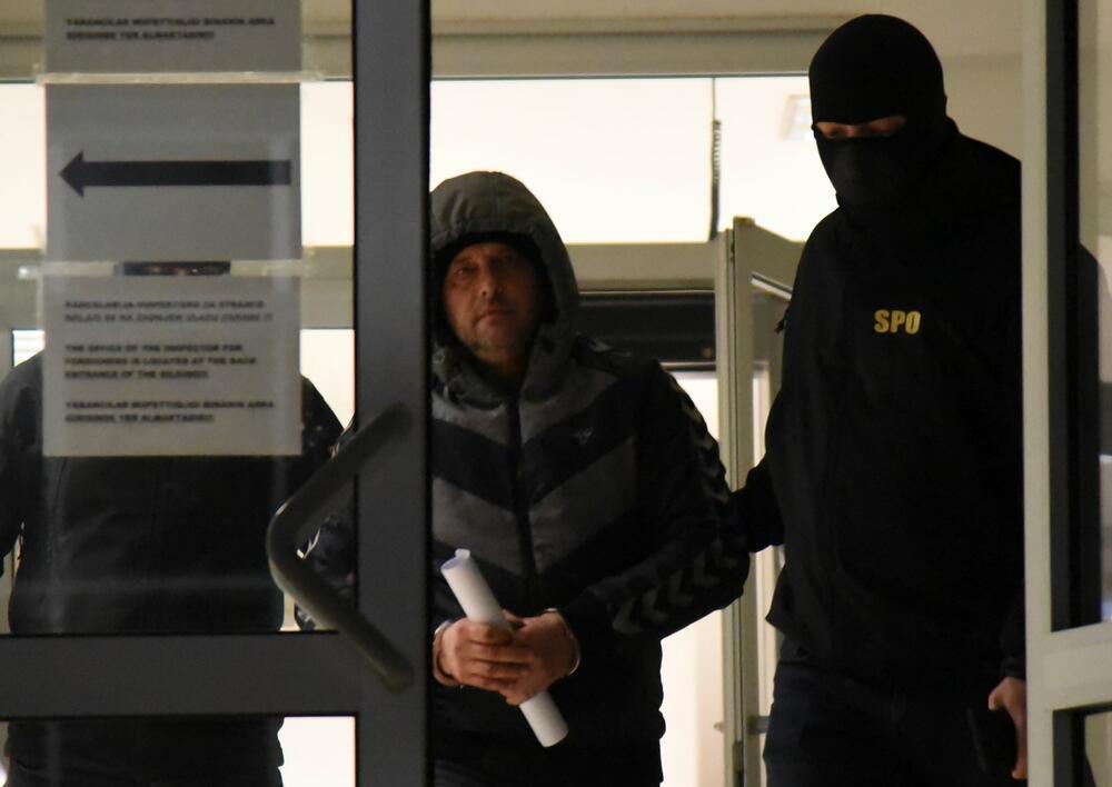 <p>Osumnjičenima se stavlja na teret krivično djelo - stvaranje kriminalne organizacije, primanje mita, zloupotreba službenog položaja i pranje novca</p>