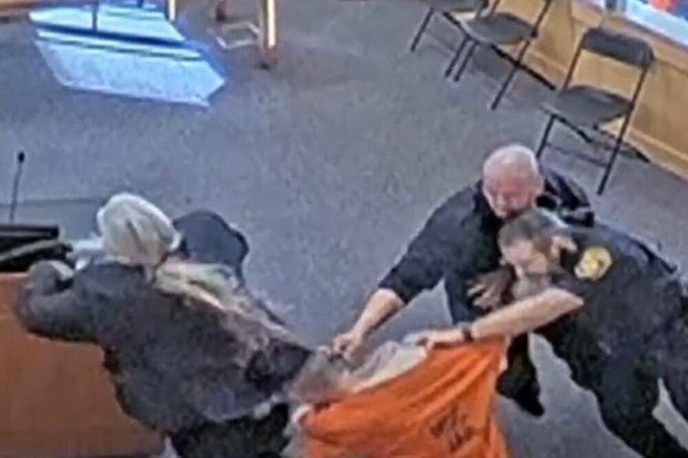 Detalj tokom tuče, Foto: Screenshot/Youtube