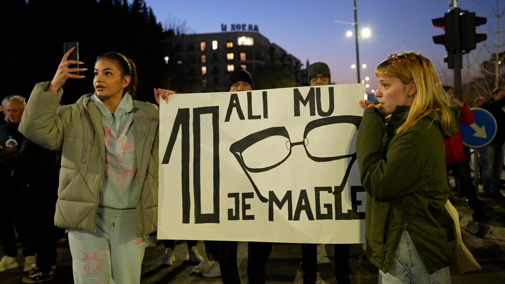 <p>Građani su samoinicijativno najavili da će u znak podrške studentima blokade danas biti organizovane i na Cetinju, u Baru, Kotoru, Herceg Novom, Nikšiću</p>