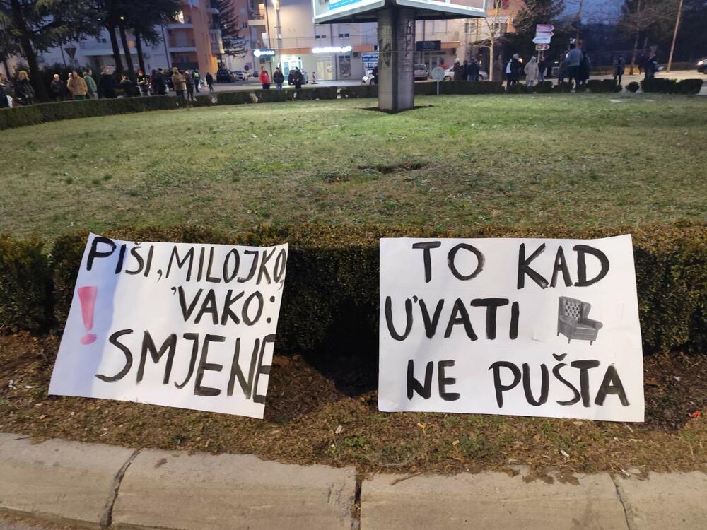 <p>Blokada je prošla mirno, uz prisustvo policijskih službenika, a za vikend, kako rekoše, neće biti blokade.</p>