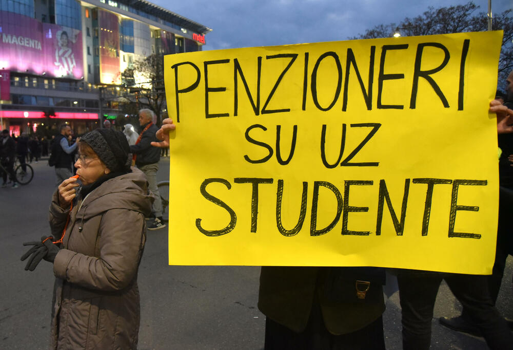 <p>Oni su su više puta poručili da neće odustati od protesta i blokada sve dok ne budu ispunjeni njihovi zahtjevi za smjenu ministra unutrašnjih poslova Danila Šaranovića i potpredsjednika Vlade za bezbjednost i odbranu Alekse Bečića</p>