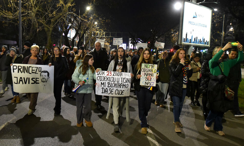 <p>Oni su su više puta poručili da neće odustati od protesta i blokada sve dok ne budu ispunjeni njihovi zahtjevi za smjenu ministra unutrašnjih poslova Danila Šaranovića i potpredsjednika Vlade za bezbjednost i odbranu Alekse Bečića</p>