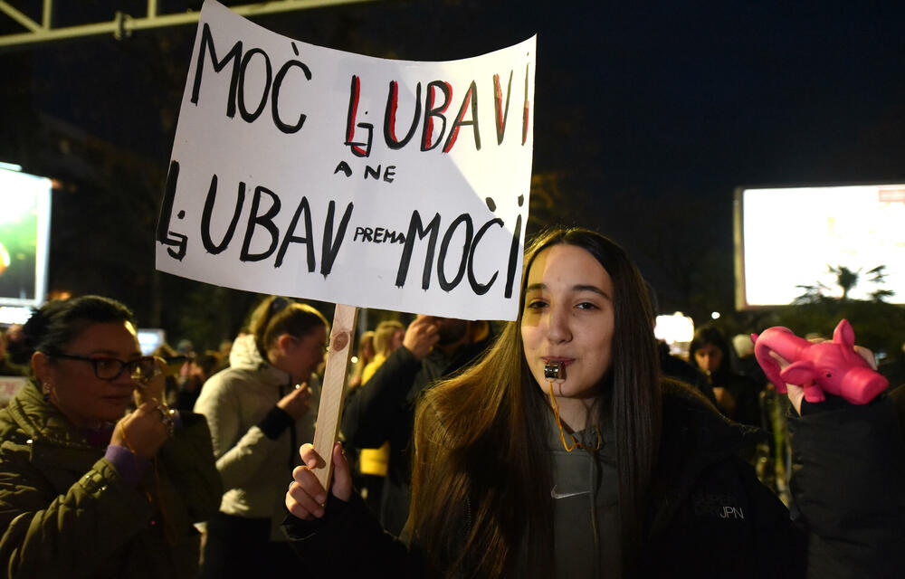 <p>Oni su su više puta poručili da neće odustati od protesta i blokada sve dok ne budu ispunjeni njihovi zahtjevi za smjenu ministra unutrašnjih poslova Danila Šaranovića i potpredsjednika Vlade za bezbjednost i odbranu Alekse Bečića</p>