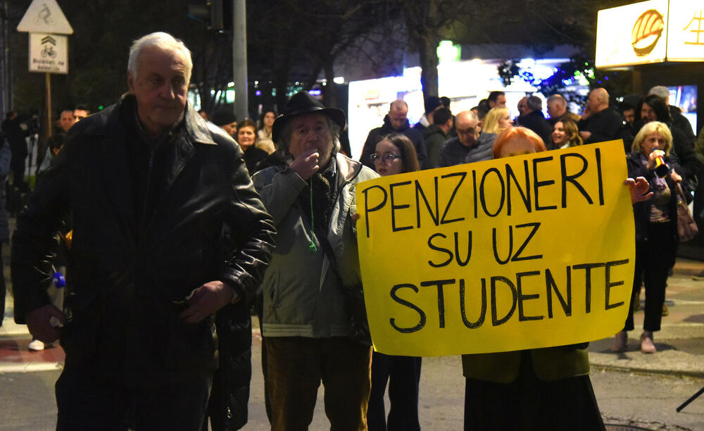 <p>Oni su su više puta poručili da neće odustati od protesta i blokada sve dok ne budu ispunjeni njihovi zahtjevi za smjenu ministra unutrašnjih poslova Danila Šaranovića i potpredsjednika Vlade za bezbjednost i odbranu Alekse Bečića</p>