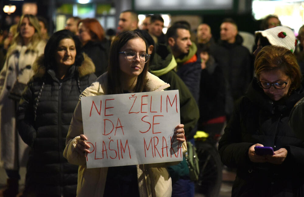 <p>Oni su su više puta poručili da neće odustati od protesta i blokada sve dok ne budu ispunjeni njihovi zahtjevi za smjenu ministra unutrašnjih poslova Danila Šaranovića i potpredsjednika Vlade za bezbjednost i odbranu Alekse Bečića</p>