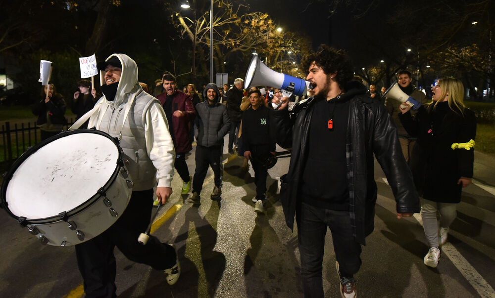 <p>Oni su su više puta poručili da neće odustati od protesta i blokada sve dok ne budu ispunjeni njihovi zahtjevi za smjenu ministra unutrašnjih poslova Danila Šaranovića i potpredsjednika Vlade za bezbjednost i odbranu Alekse Bečića</p>