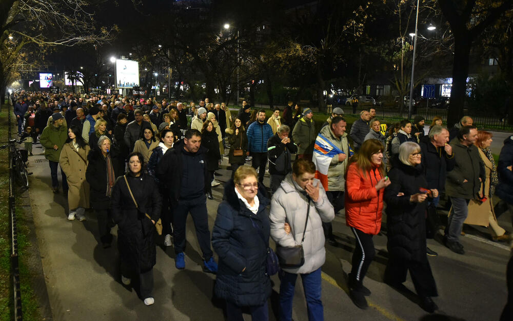 <p>Oni su su više puta poručili da neće odustati od protesta i blokada sve dok ne budu ispunjeni njihovi zahtjevi za smjenu ministra unutrašnjih poslova Danila Šaranovića i potpredsjednika Vlade za bezbjednost i odbranu Alekse Bečića</p>