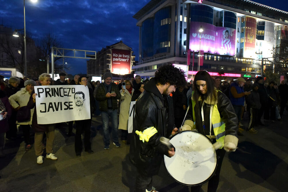 <p>Oni su su više puta poručili da neće odustati od protesta i blokada sve dok ne budu ispunjeni njihovi zahtjevi za smjenu ministra unutrašnjih poslova Danila Šaranovića i potpredsjednika Vlade za bezbjednost i odbranu Alekse Bečića</p>