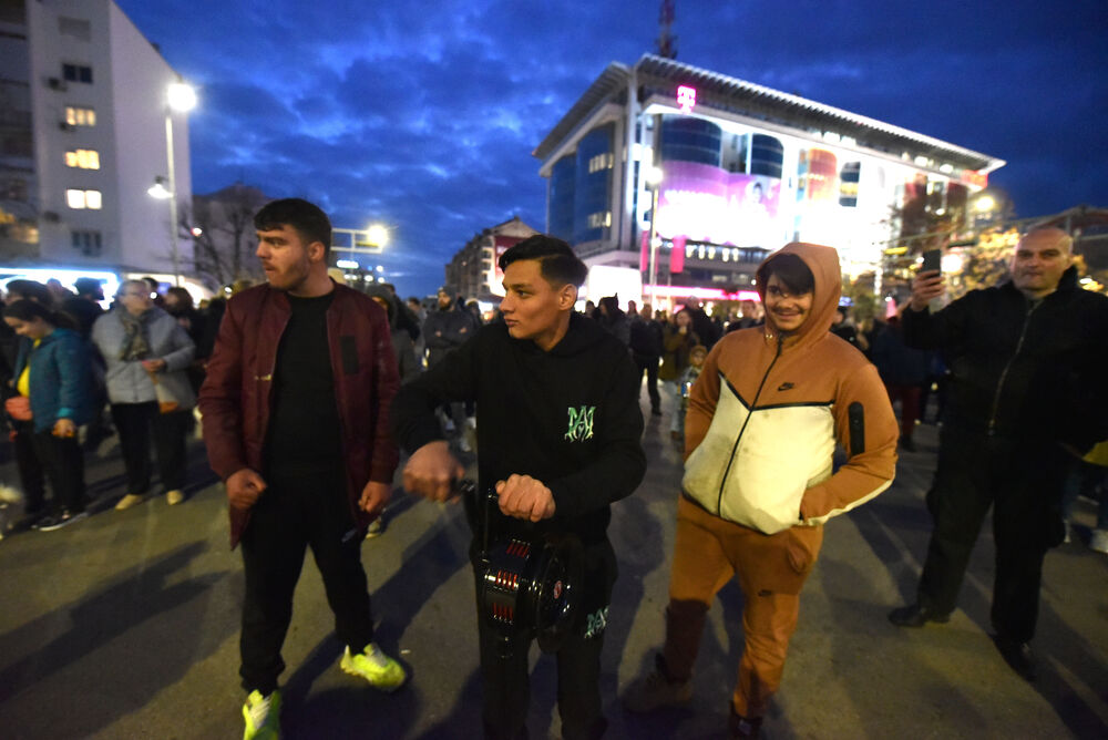 <p>Oni su su više puta poručili da neće odustati od protesta i blokada sve dok ne budu ispunjeni njihovi zahtjevi za smjenu ministra unutrašnjih poslova Danila Šaranovića i potpredsjednika Vlade za bezbjednost i odbranu Alekse Bečića</p>