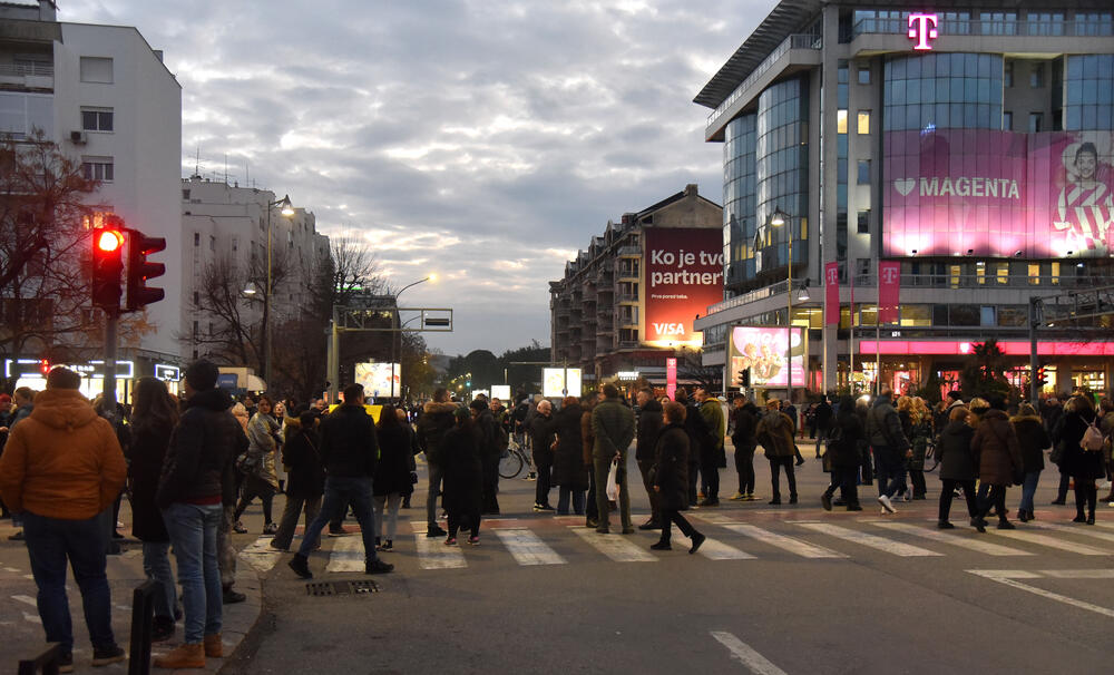 <p>Oni su su više puta poručili da neće odustati od protesta i blokada sve dok ne budu ispunjeni njihovi zahtjevi za smjenu ministra unutrašnjih poslova Danila Šaranovića i potpredsjednika Vlade za bezbjednost i odbranu Alekse Bečića</p>