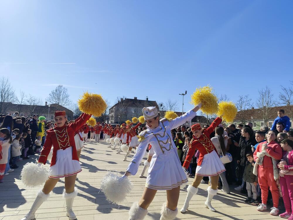 <p>"Generalno je sjajna saradnja lokalnih samouprava i lokalnih turističkih organizacija Nikšića i Herceg Novog. Siguran sam da će tako biti i u budućnosti i da nikada više nećemo doći u situaciju da mimoze 20 godine ne bude u Nikšiću", poručio je Barać</p>