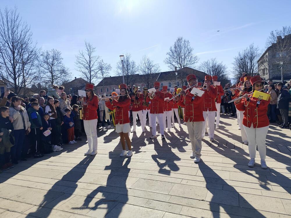 <p>"Generalno je sjajna saradnja lokalnih samouprava i lokalnih turističkih organizacija Nikšića i Herceg Novog. Siguran sam da će tako biti i u budućnosti i da nikada više nećemo doći u situaciju da mimoze 20 godine ne bude u Nikšiću", poručio je Barać</p>