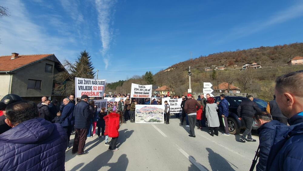 <p>Mještani su ponovili su od Vlade očekuju raskid ugovora sa koncesionarom.</p>
