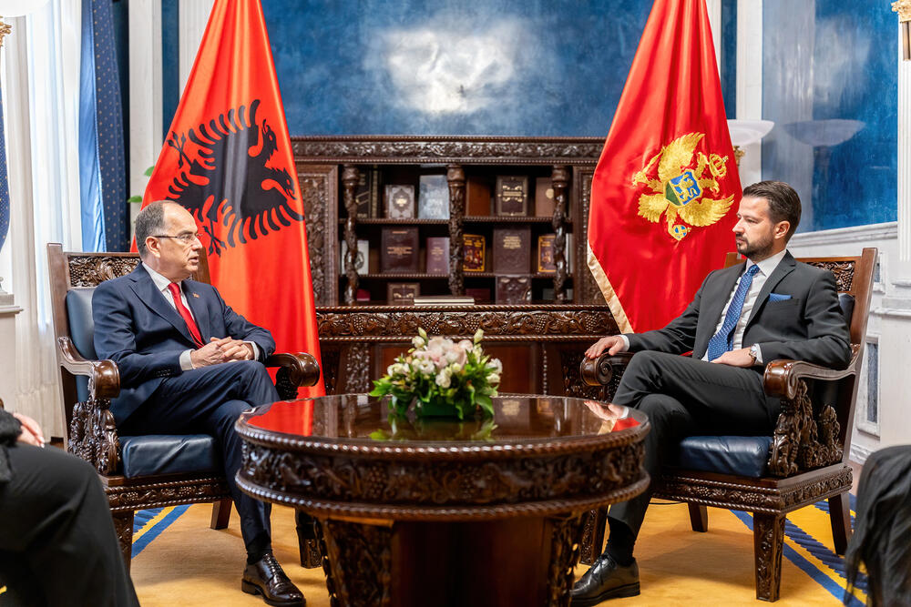 <p>Nakon upisivanja u knjigu gostiju i sastanka delegacija, dvojica predsjednika će imati izjave za javnost</p>